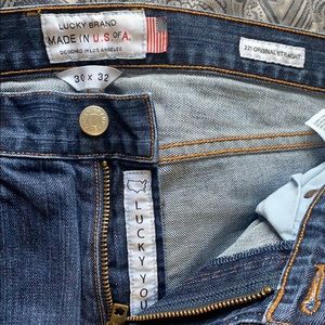 Lucky brand jeans size 30x32 original straight